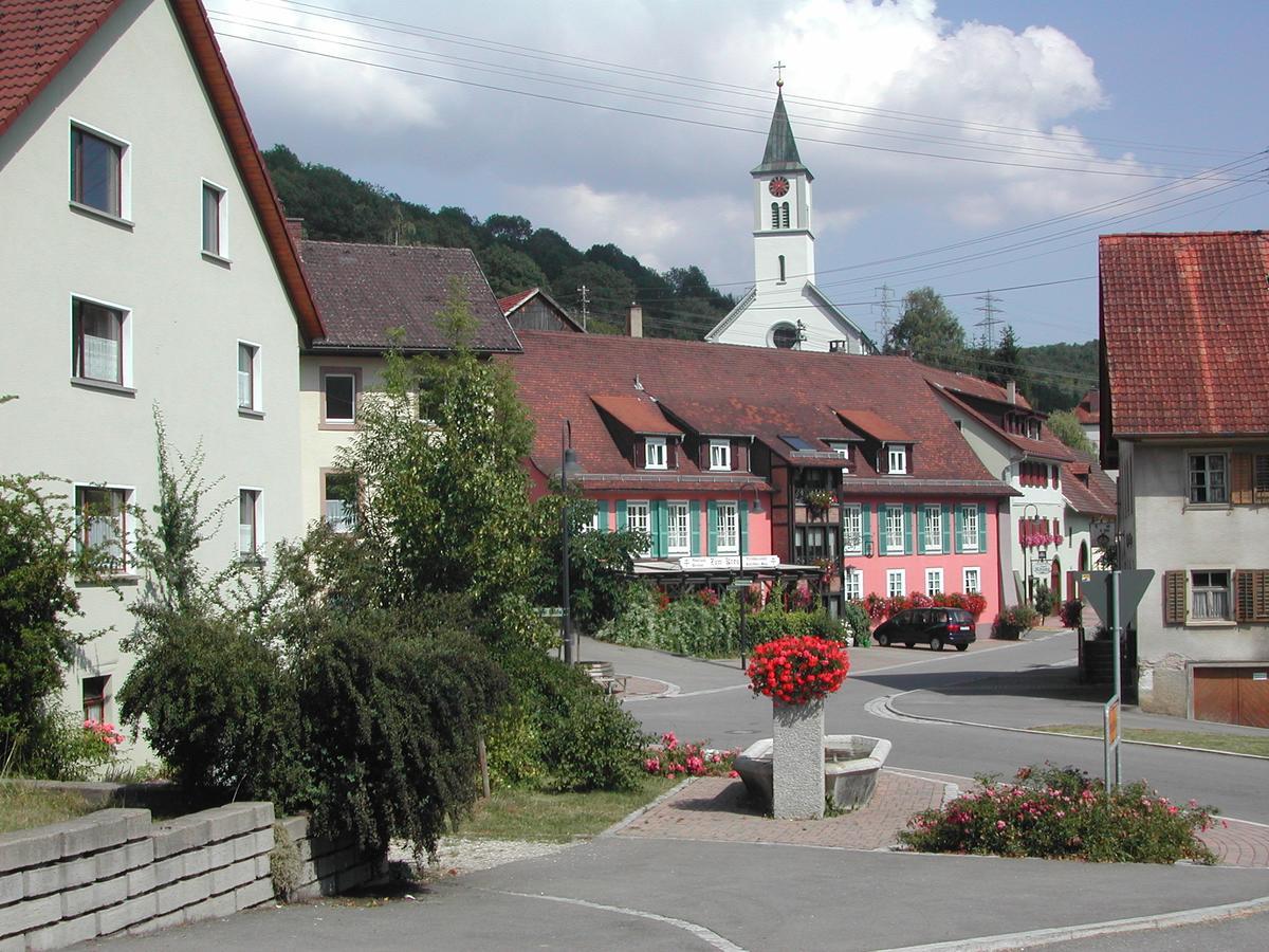 Gasthaus-Pension Zum Kreuz Stuhlingen Exterior photo